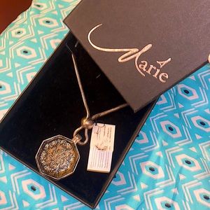 Vintage pendant necklace